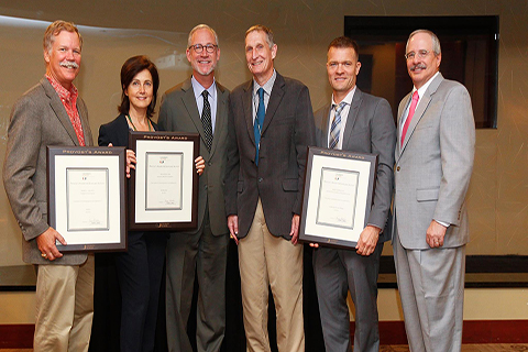 Dr. Grosell accepting his Provost Award in 2015